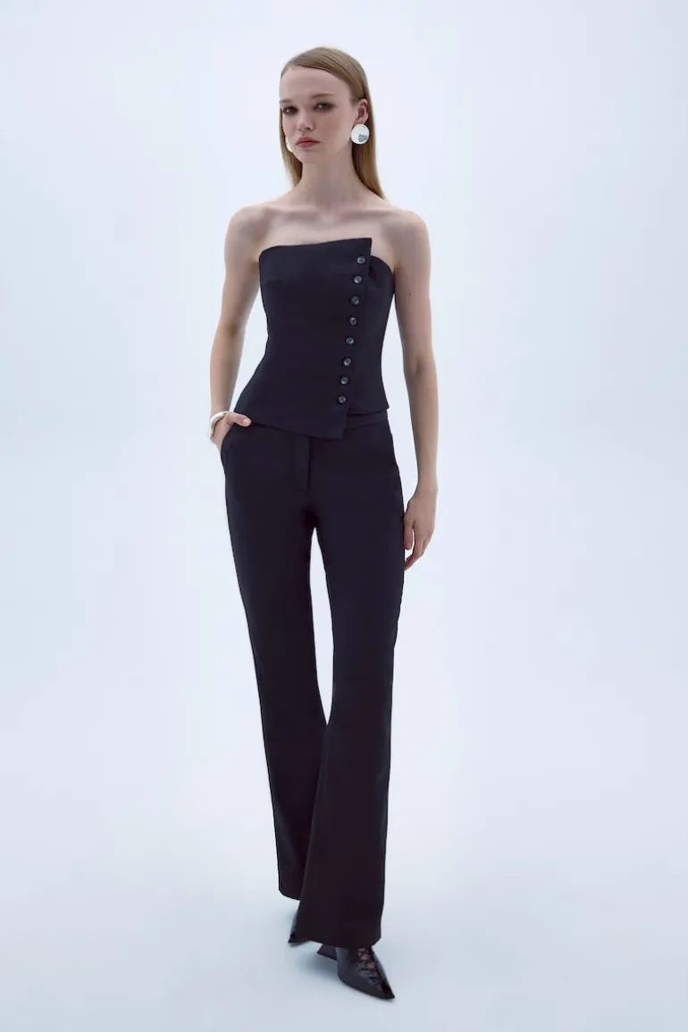 Pants<CULT MIA ARCED STRAIGHT CUT TROUSERS IN Black