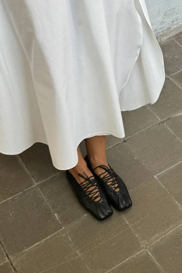 Flats<CULT MIA AURELINE LEATHER BALLET FLATS IN BLACK