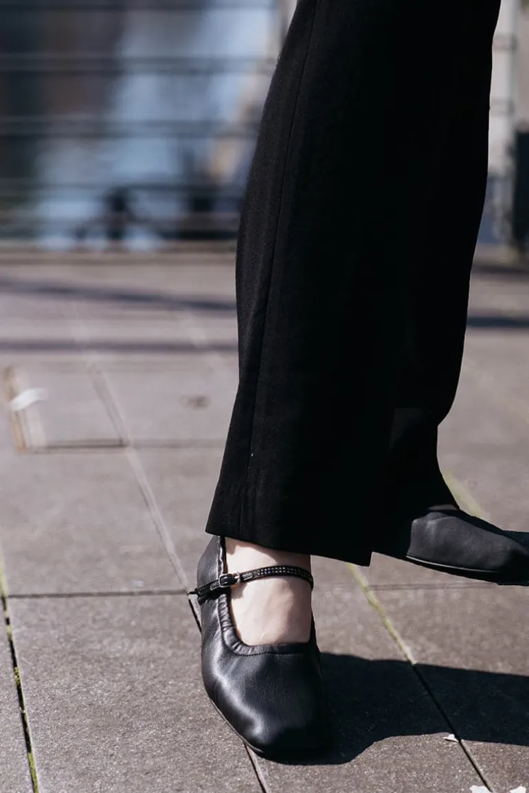 Flats<CULT MIA AURORA SILVER CRYSTAL BLACK NAPPA-EFFECT BALLERINA FLATS Black Crystal Nappa-Effect