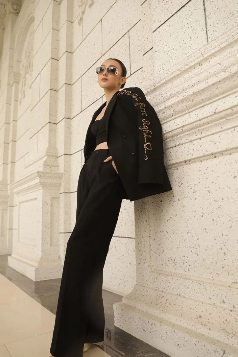 Pants<CULT MIA BARBARA TEXTURE STRAIGHT PANTS Black