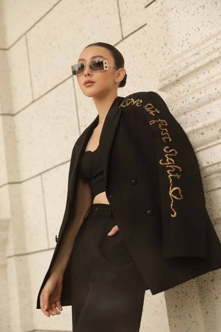 Jackets<CULT MIA ERICA TEXTURE ATTACHED JACKET Black