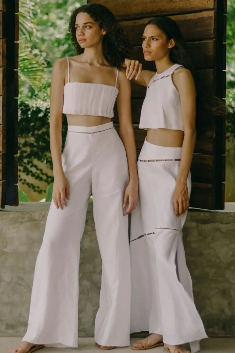Tops<CULT MIA CIAN LINEN CROP TOP White