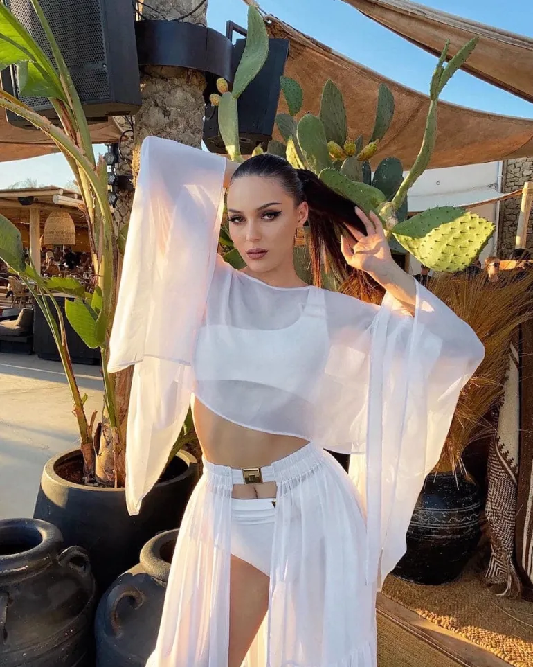 Swimwear<CULT MIA COMELY TWO-PIECE BEACH OVERLAY White