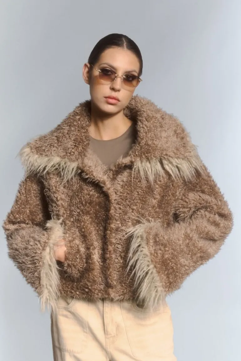 Jackets<CULT MIA CROPPED FAUX FUR JACKET WITH TURN-UP CUFFS IN Beige