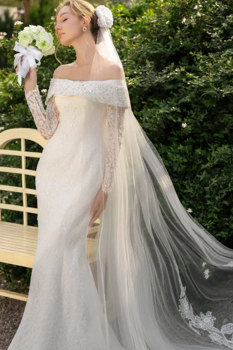 Dresses | Gowns<CULT MIA X 21SIX ANASTASIA FLORAL LACE CRYSTAL GOWN White