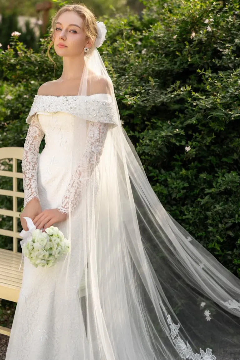 Dresses | Gowns<CULT MIA X 21SIX ANASTASIA FLORAL LACE CRYSTAL GOWN White