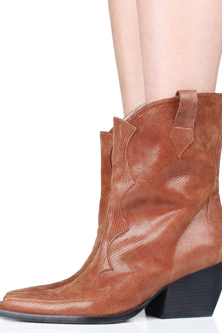 Boots<CULT MIA DALLAS COWBOY BOOTS IN Brown
