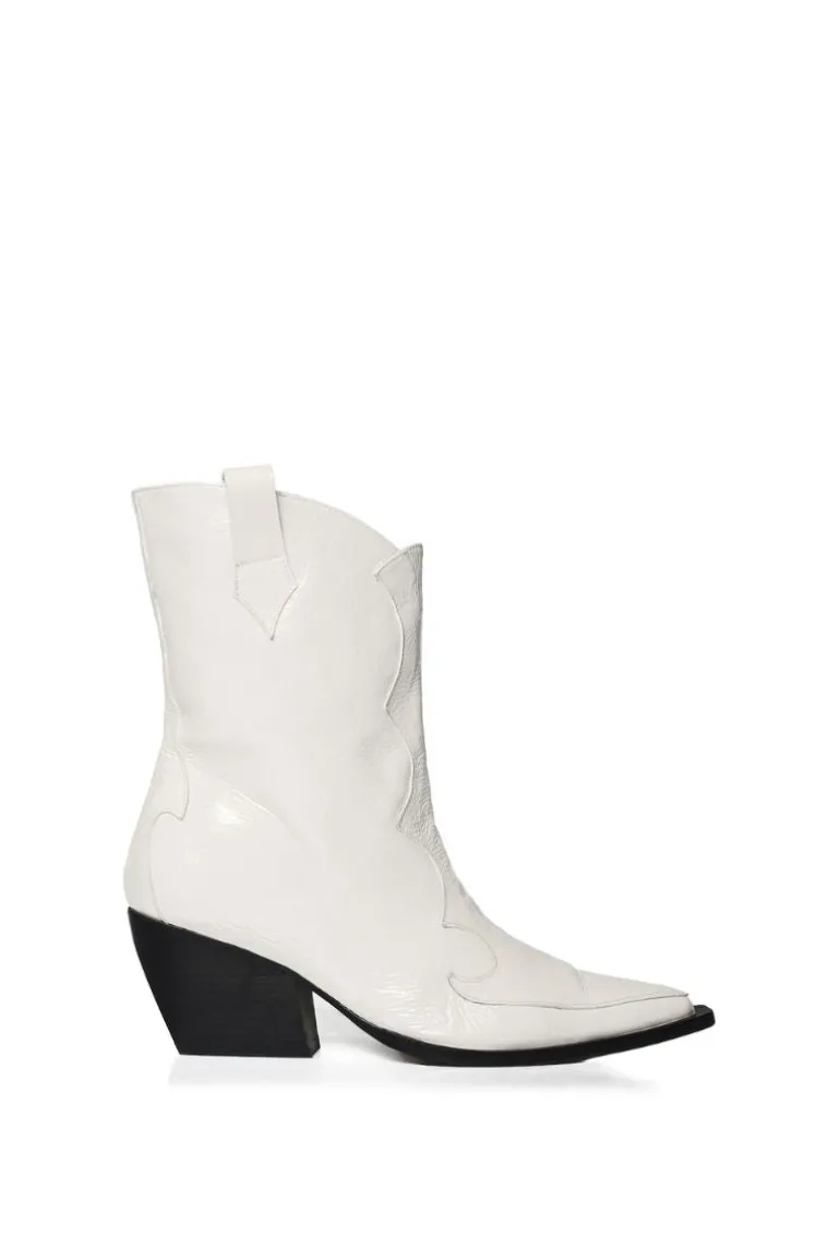 Boots<CULT MIA DALLAS COWBOY BOOTS IN OFF WHITE Cream & Off White
