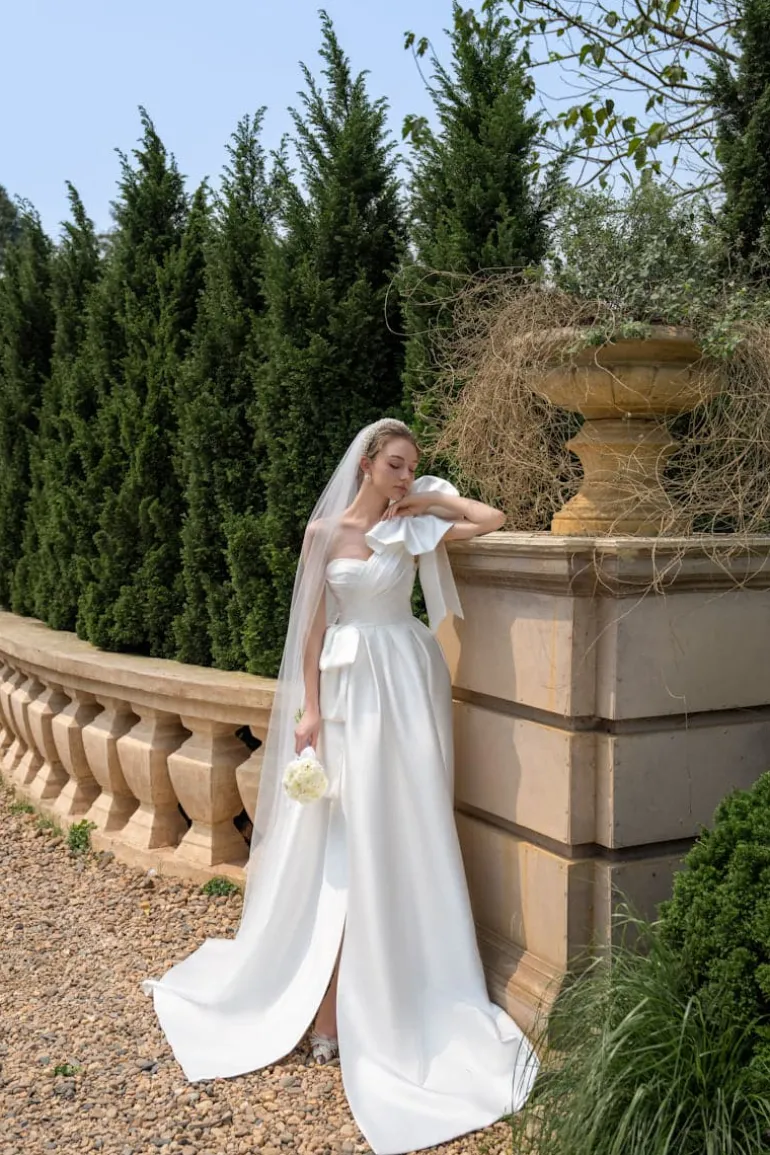 Dresses | Gowns<CULT MIA ETHELBERT TAFFETA BOW TIE GOWN White