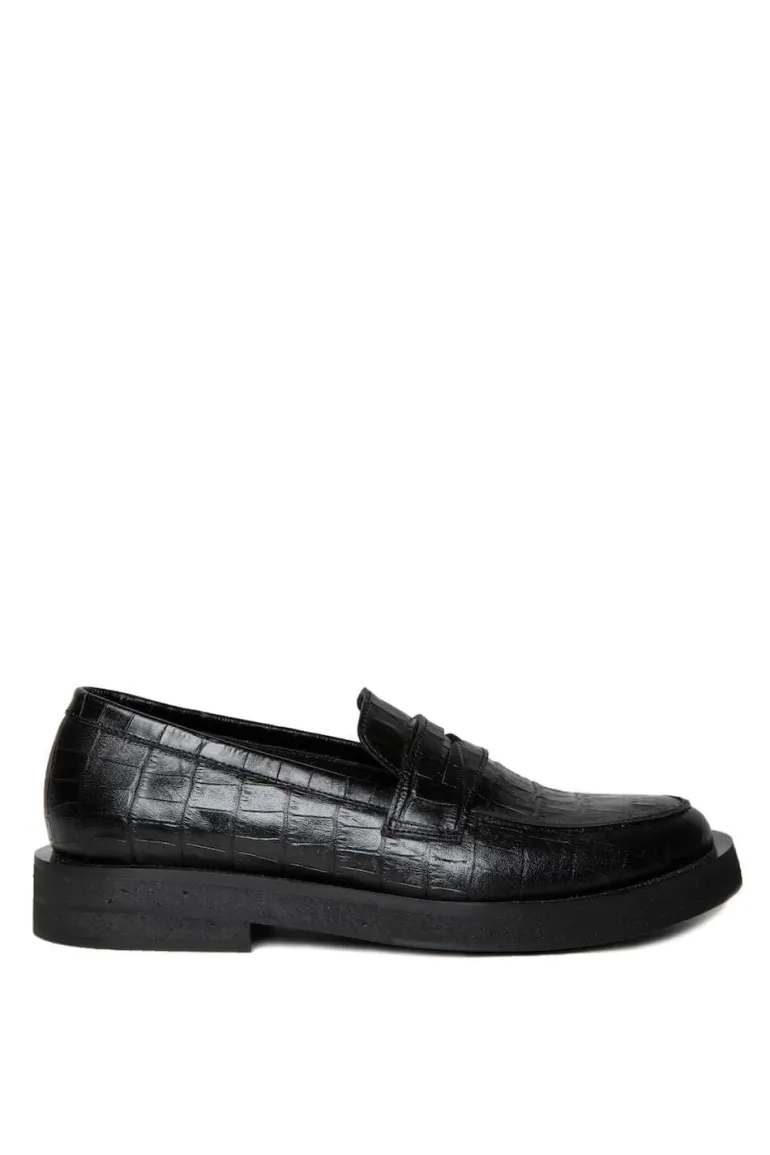 Flats<CULT MIA KATE CROC-EFFECT LEATHER LOAFERS Black