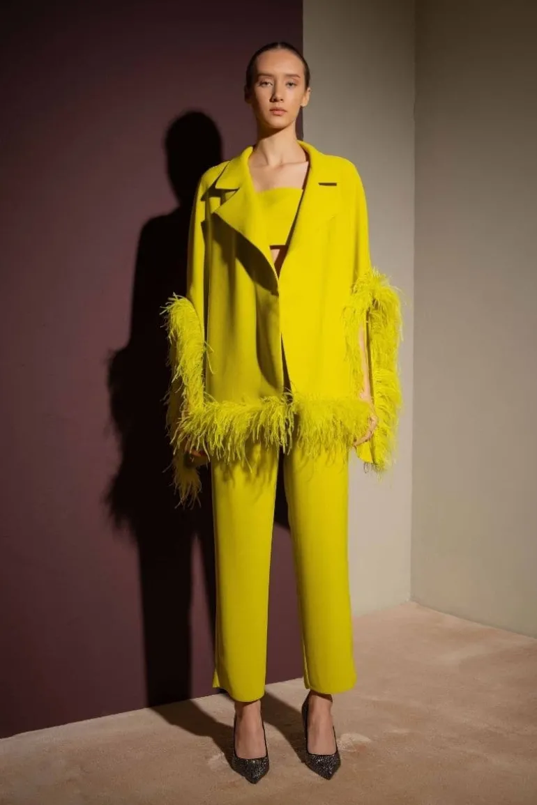 Jackets<CULT MIA FEATHER CAPE Lime Green