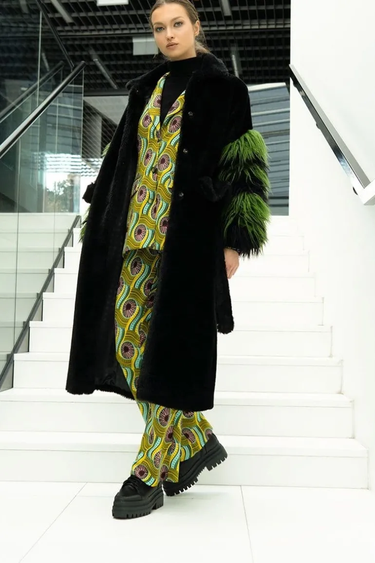 Coats<CULT MIA LONG BLACK AND GREEN FAUX FUR COAT WITH FLUFFY SLEEVES Black/Green