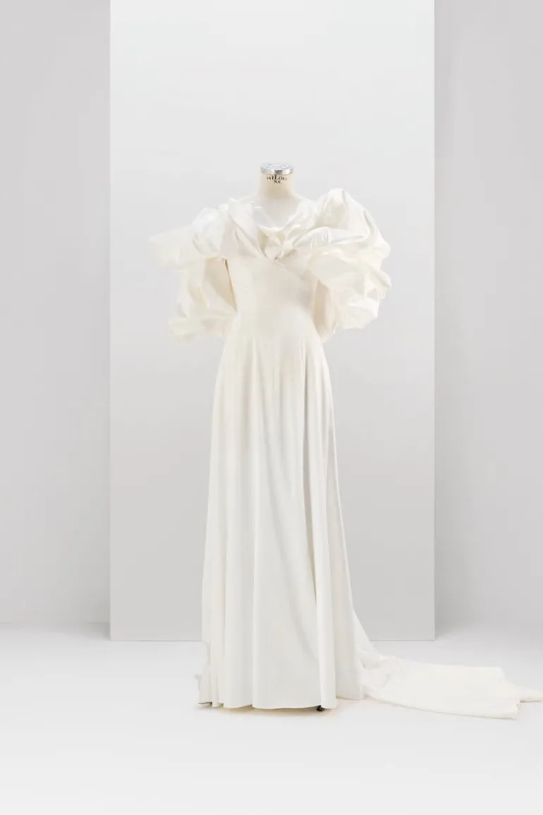 Outfit Sets<CULT MIA MINIMALISTIC SIMPLE GOWN WITH REMOVABLE MERINGUE FLOUNCES TRAIN Creamy White
