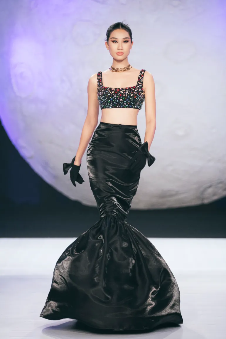 Outfit Sets<CULT MIA QUEEN RHINESTONE TOP AND SKIRT SET Black