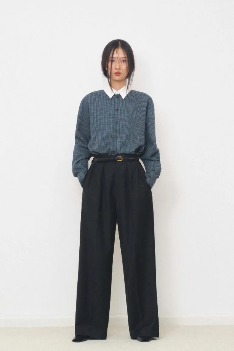 Tops<CULT MIA RELAXED SHIRT WITH BUTTONS IN Navy