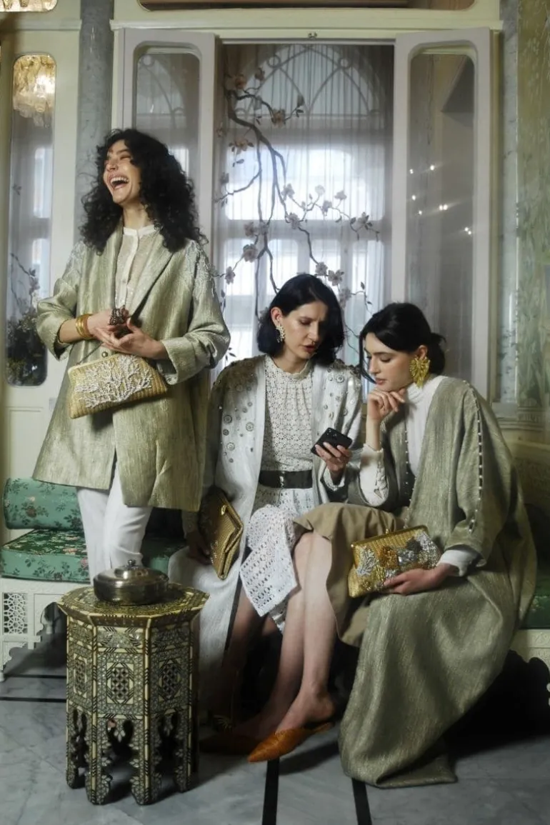 Clutch Bags<CULT MIA SCALLOPS EMBELLISHED PEARL BOX Silver