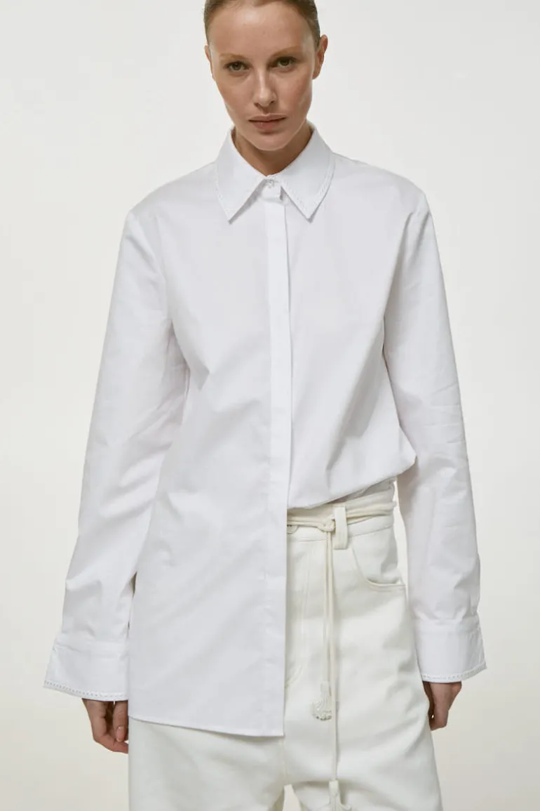 Tops<CULT MIA EMBROIDERED SHIRT White
