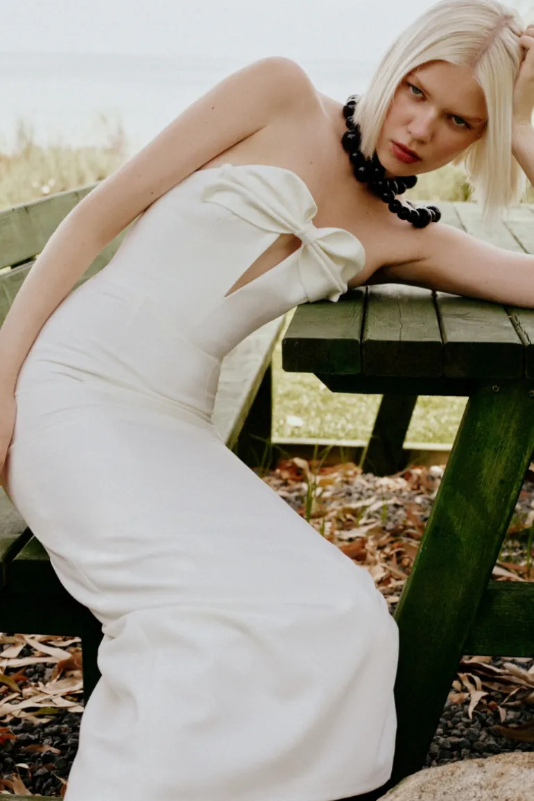 Dresses | Midi Dresses<CULT MIA STRAPLESS CUT-OUT BOW DETAIL MIDI DRESS White